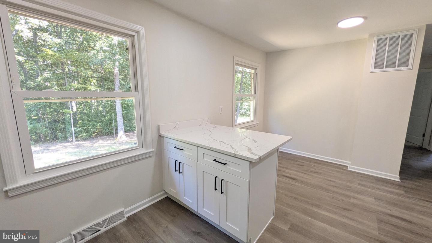 15 Winston Pl Property Photo 6