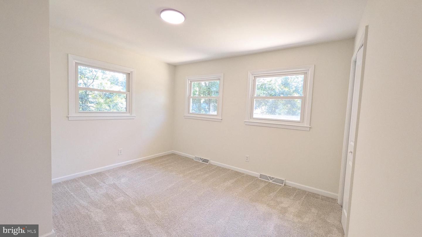 15 Winston Pl Property Photo 7