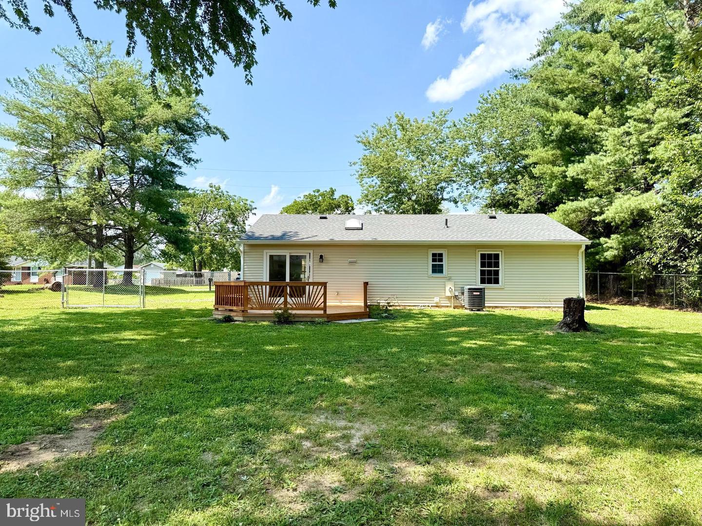 105 Walnut Dr Property Photo 3