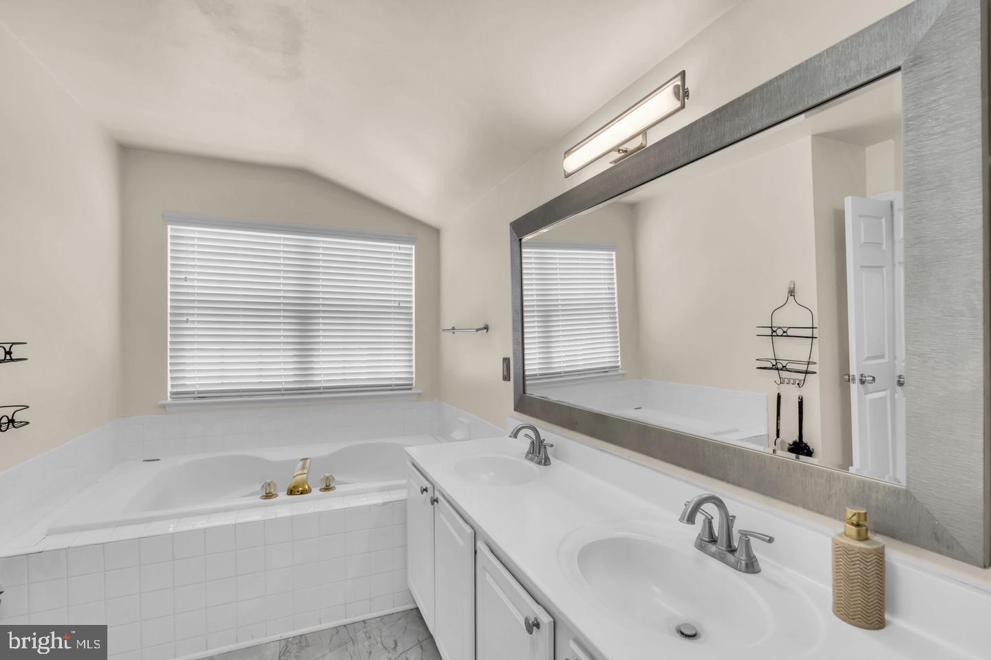 14 Stoneridge Ct Property Photo 27