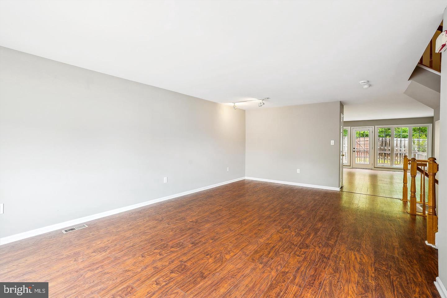 607 Twin Brook Ln Property Photo 5