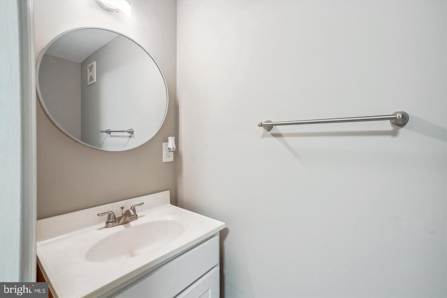 607 Twin Brook Ln Property Photo 8