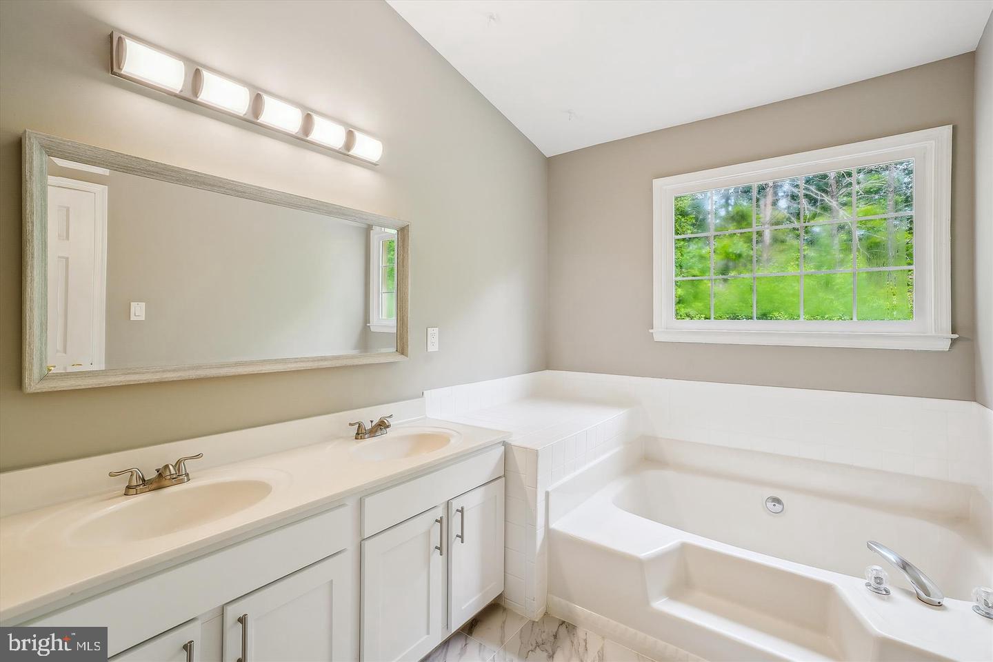607 Twin Brook Ln Property Photo 11