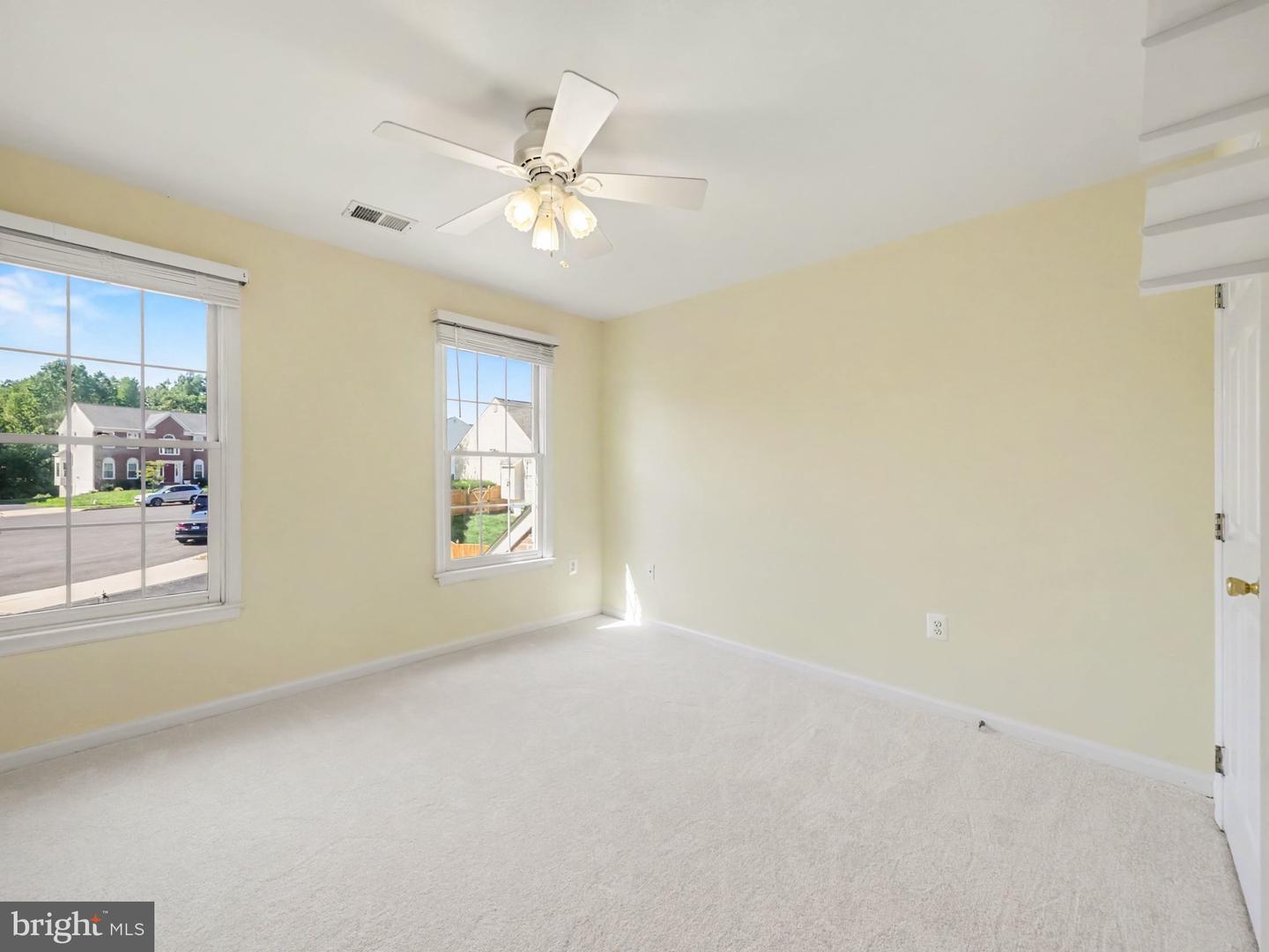 9 Thames Ct Property Photo 36