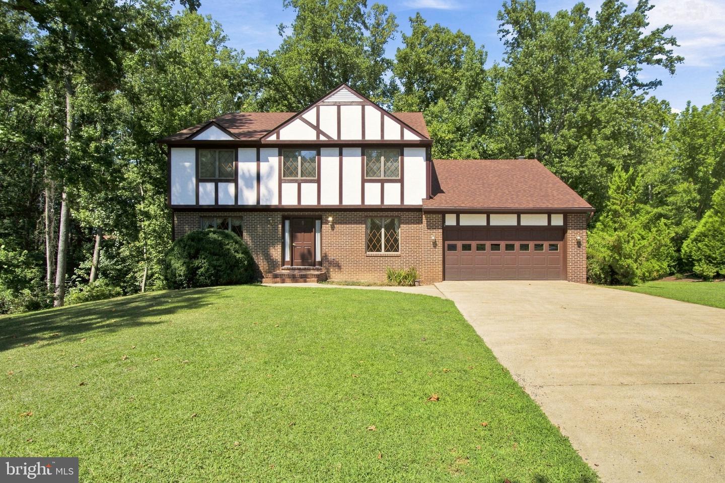 9 DERBY DR Property Photo 1