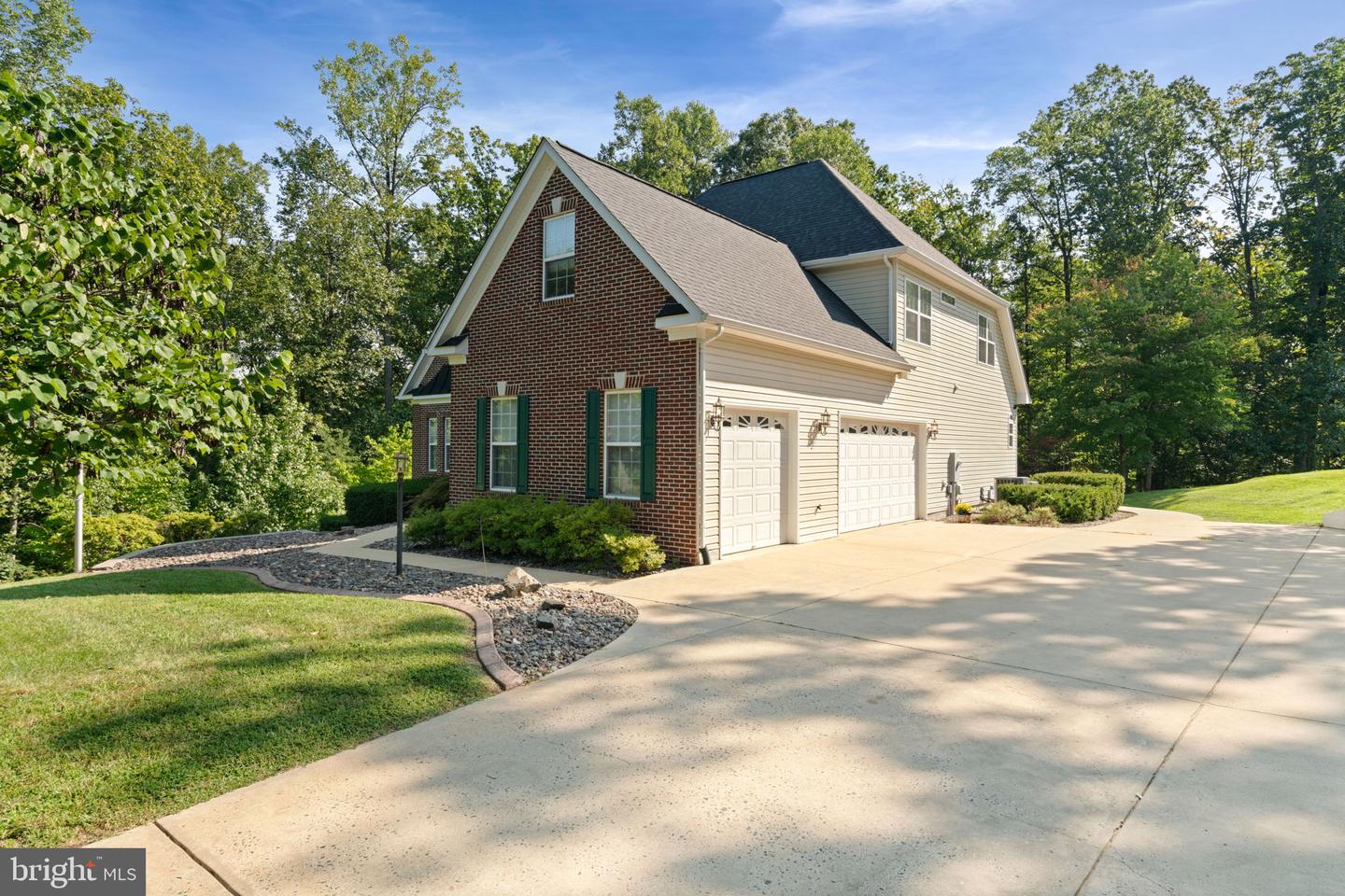 6 Arden Ln Property Photo 2