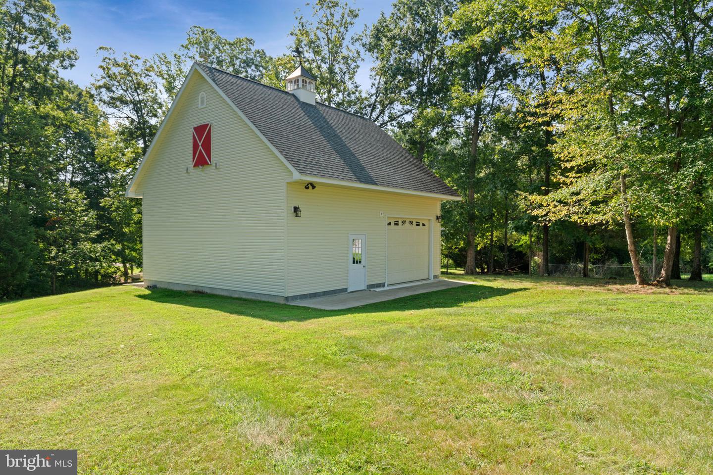 6 Arden Ln Property Photo 5