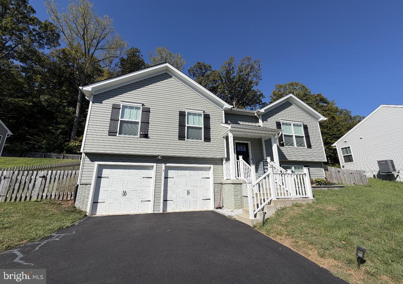 8 HOWARD CIR Property Photo 1