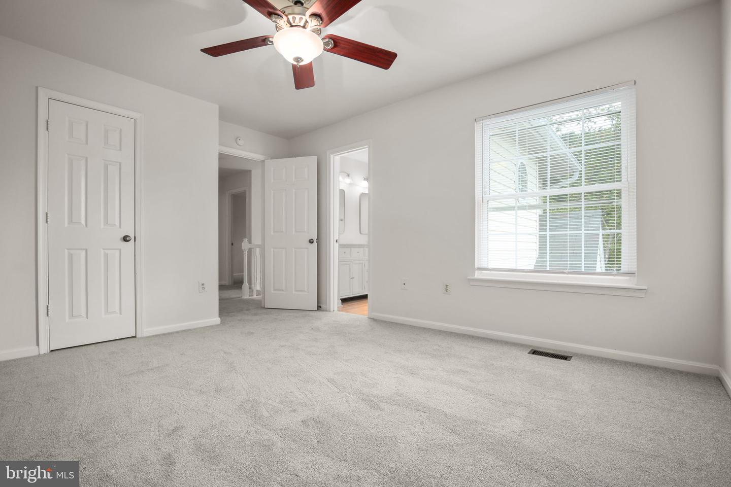 2 Regency Dr Property Photo 24