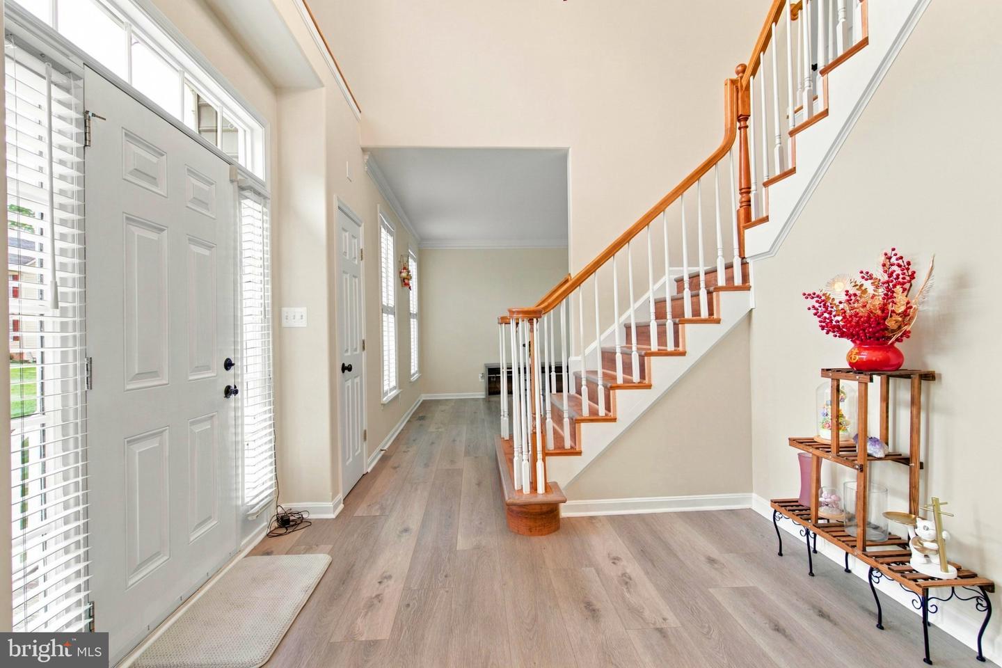 24 Pebble Pl Property Photo 4