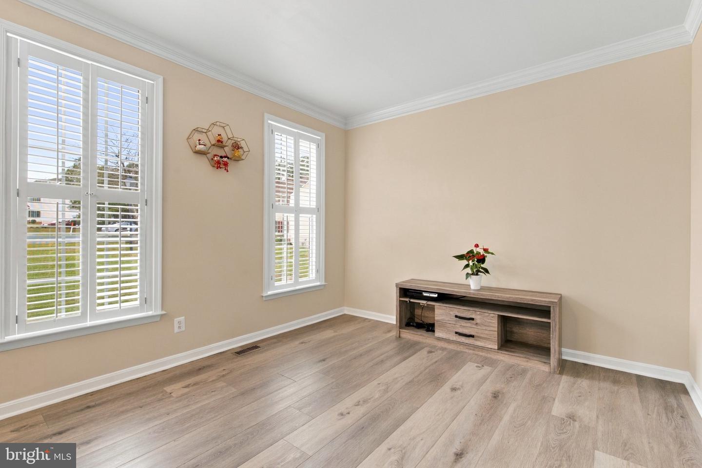 24 Pebble Pl Property Photo 7