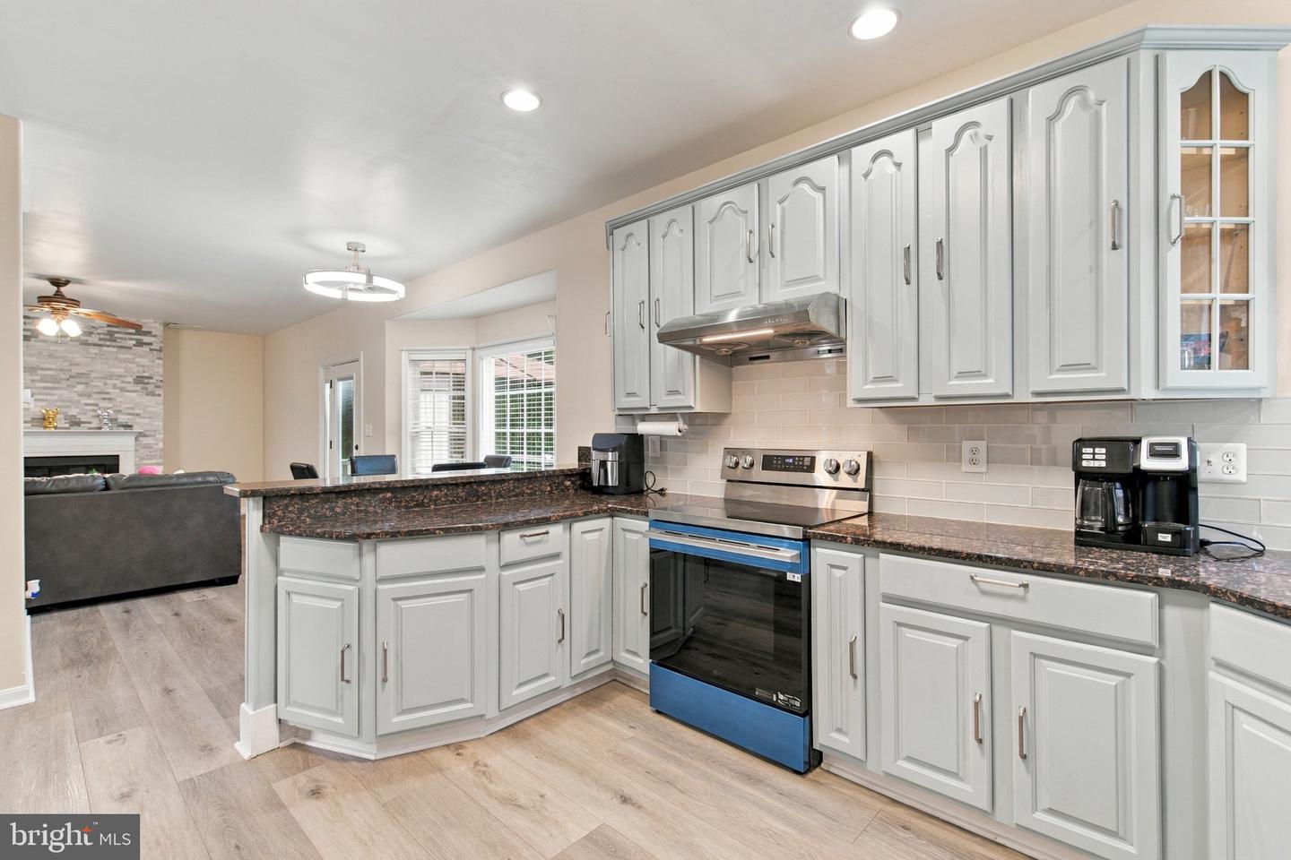 24 Pebble Pl Property Photo 18