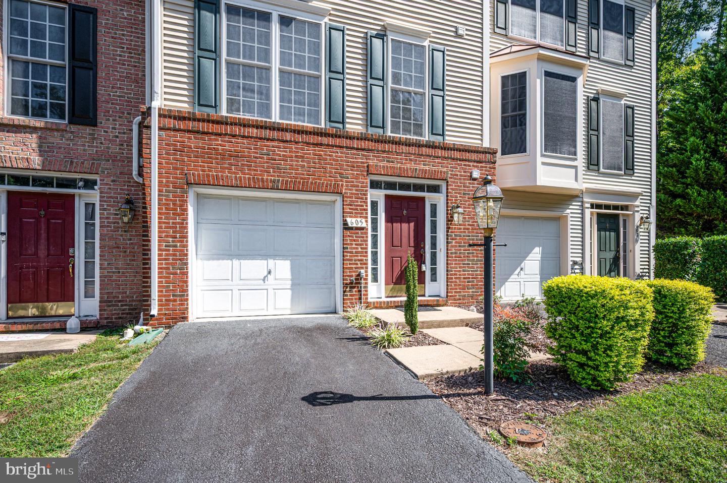 605 Galway Ln Property Photo 12