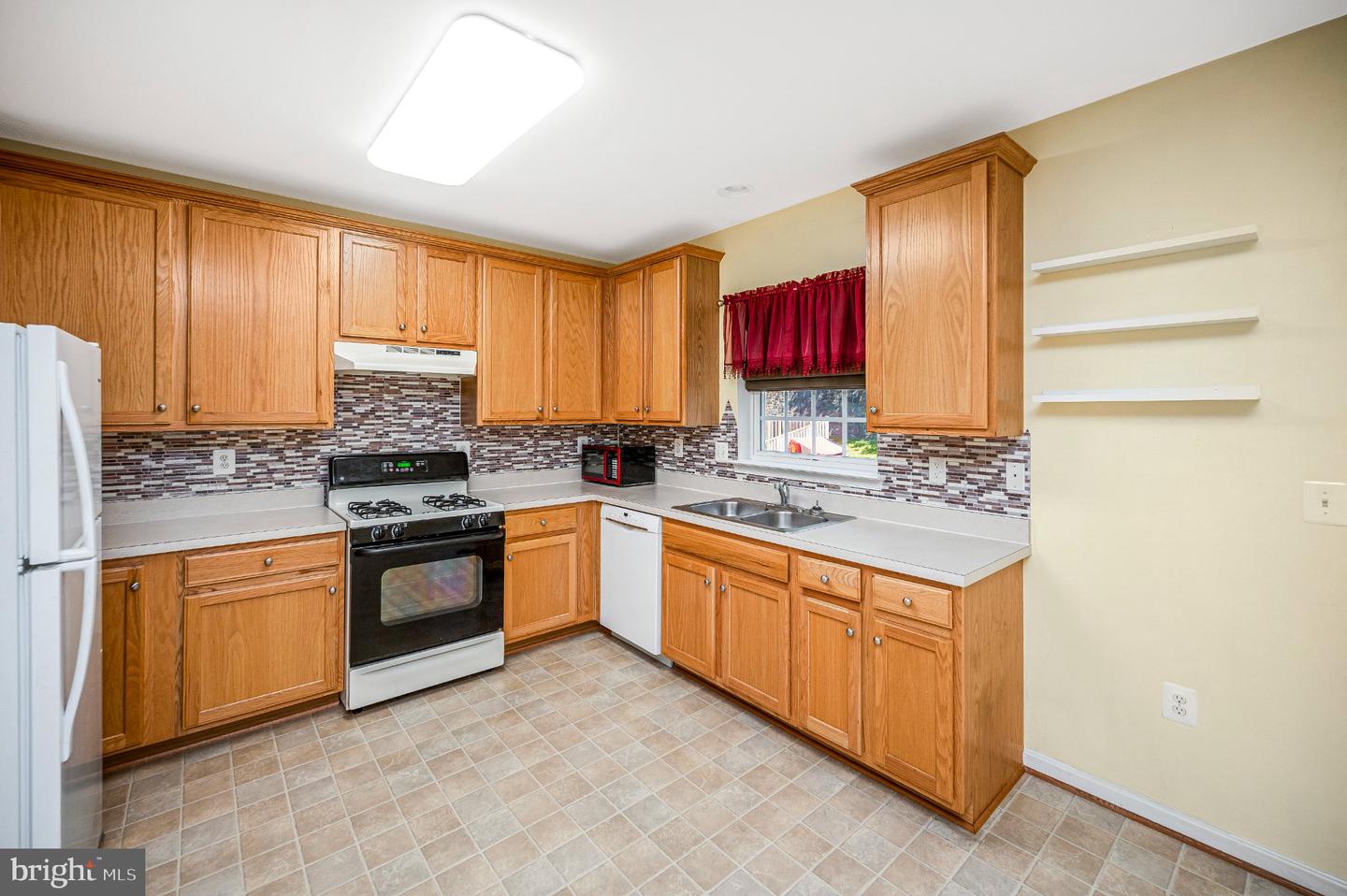 605 Galway Ln Property Photo 37