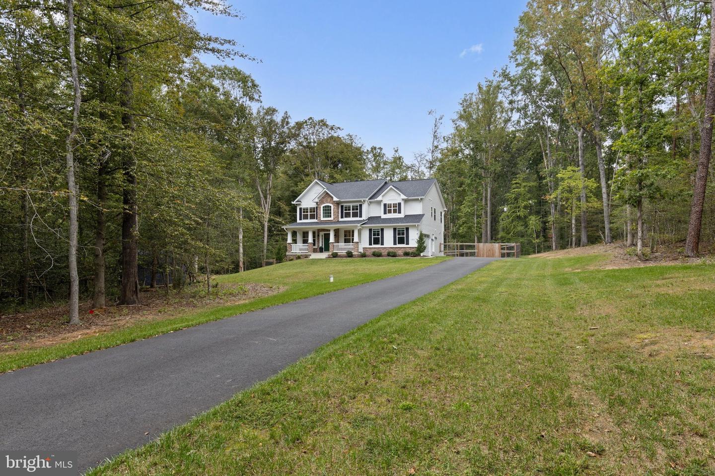 6 Helm Ct Property Photo 3