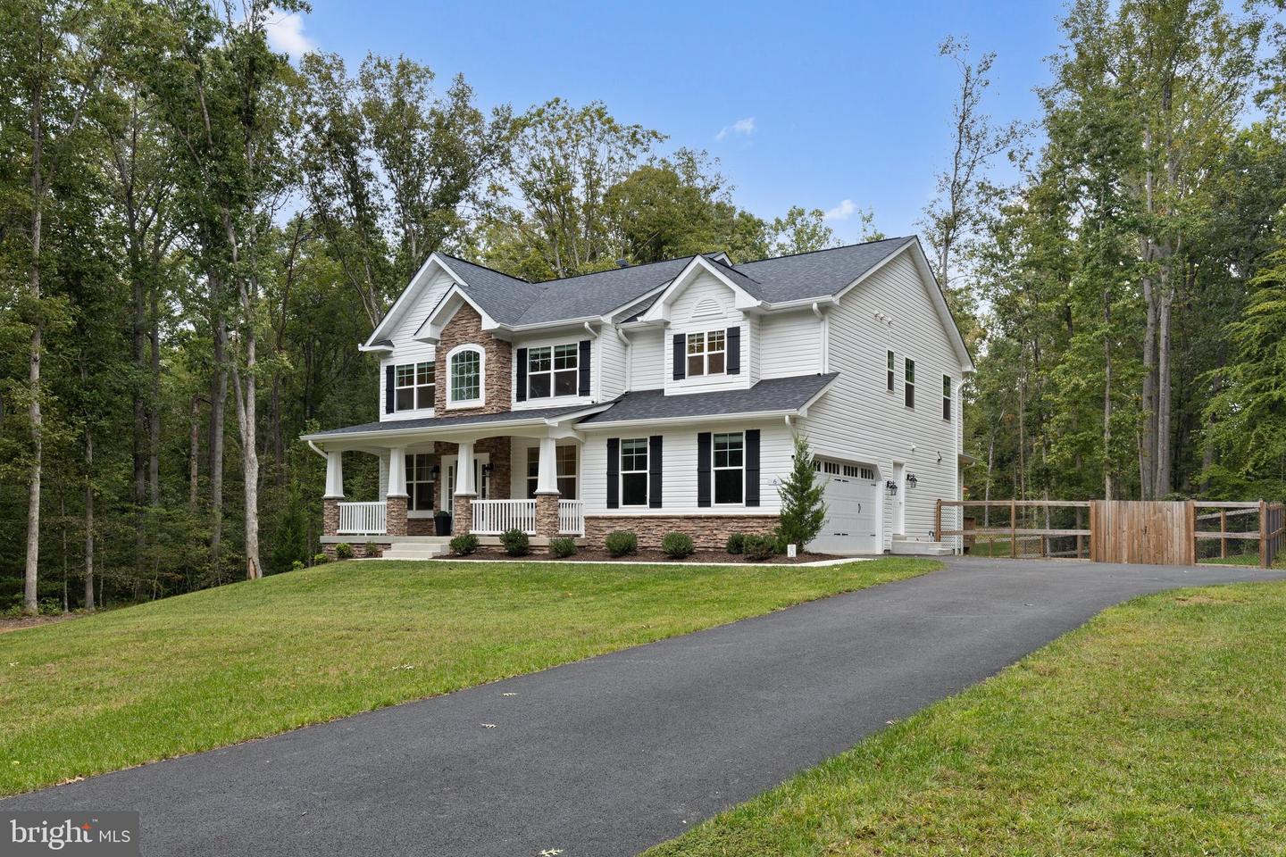 6 Helm Ct Property Photo 4