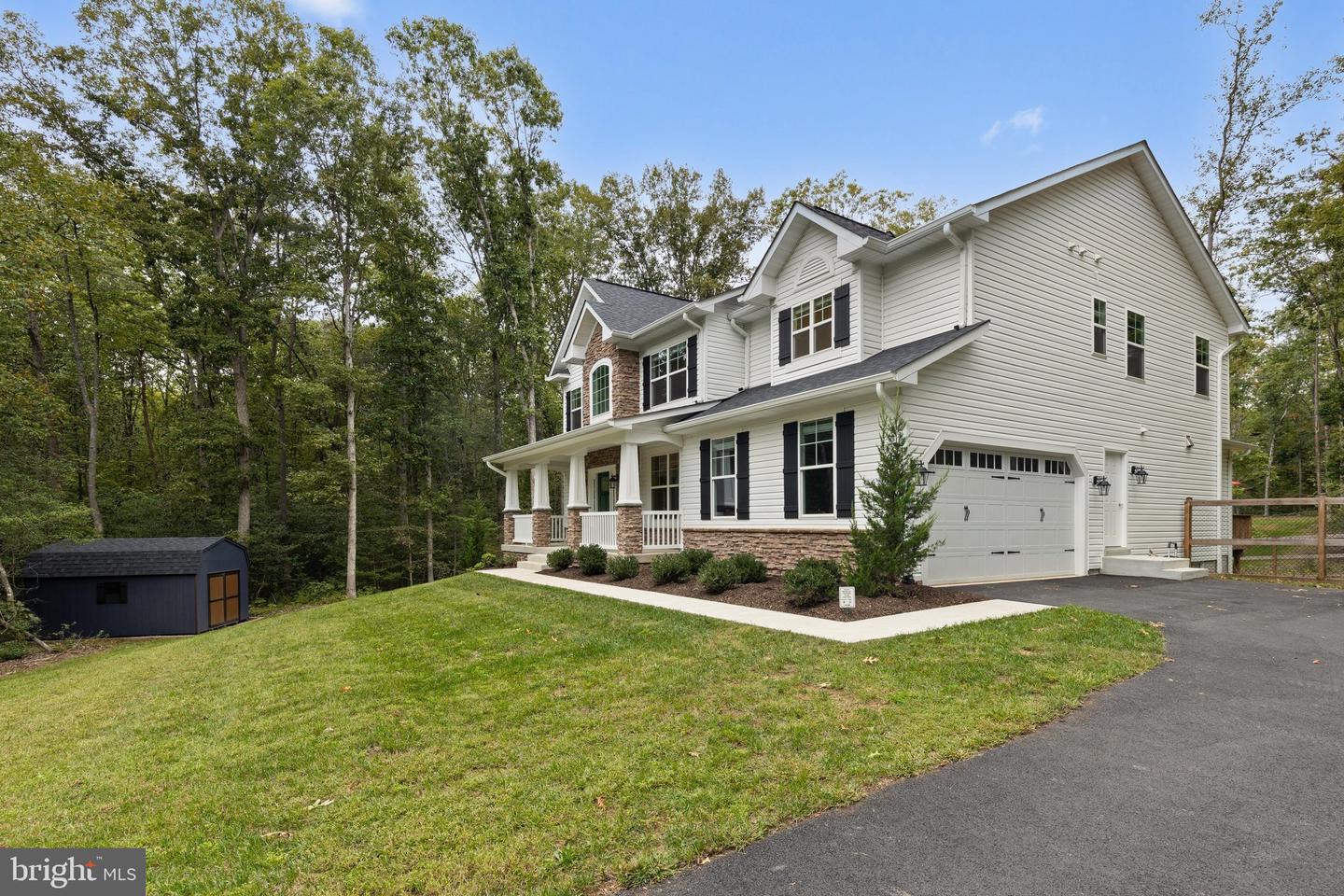 6 Helm Ct Property Photo 5