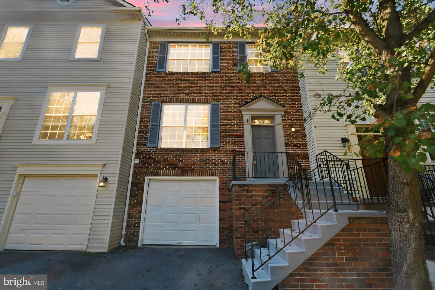 104 STAFFORD GLEN CT Property Photo 1