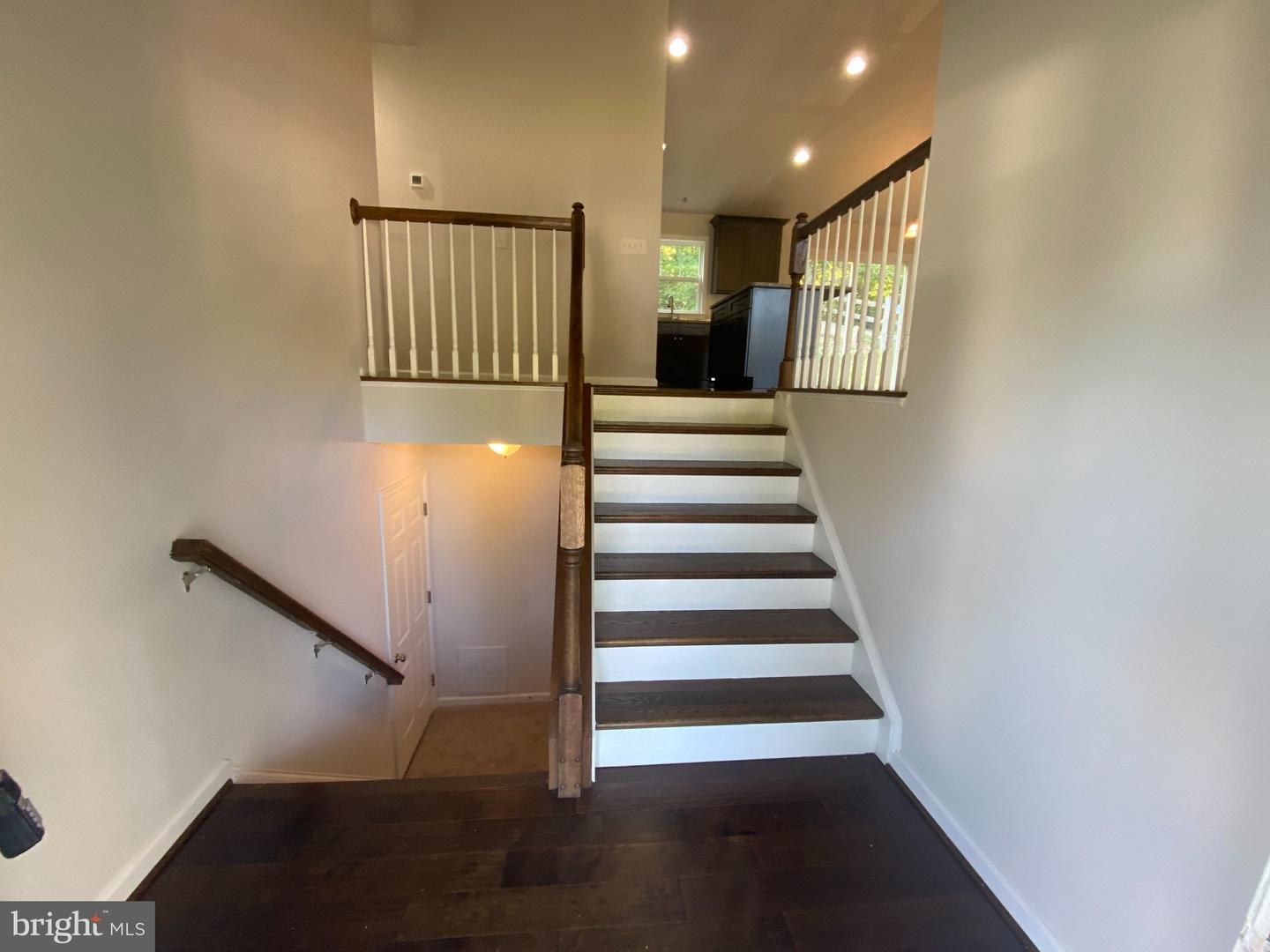 6 Howard Cir Property Photo 2