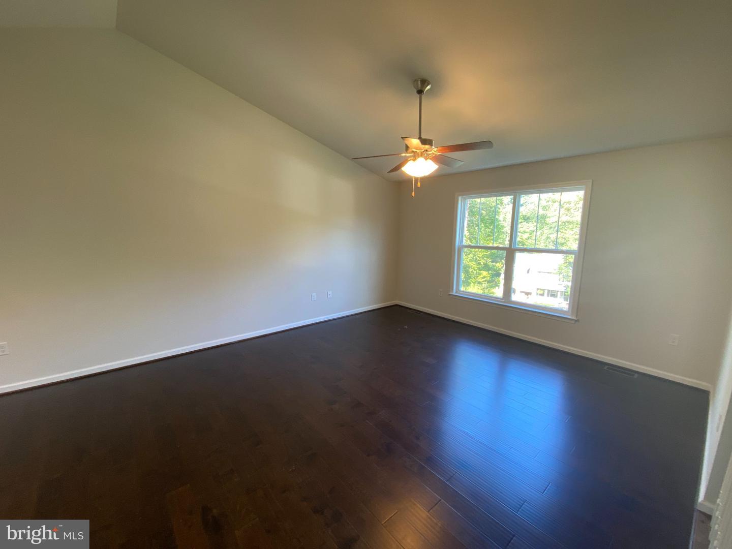 6 Howard Cir Property Photo 3