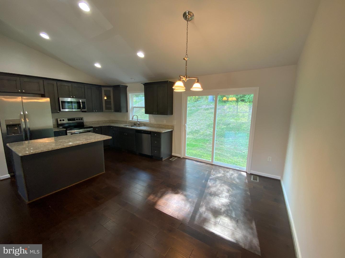6 Howard Cir Property Photo 6