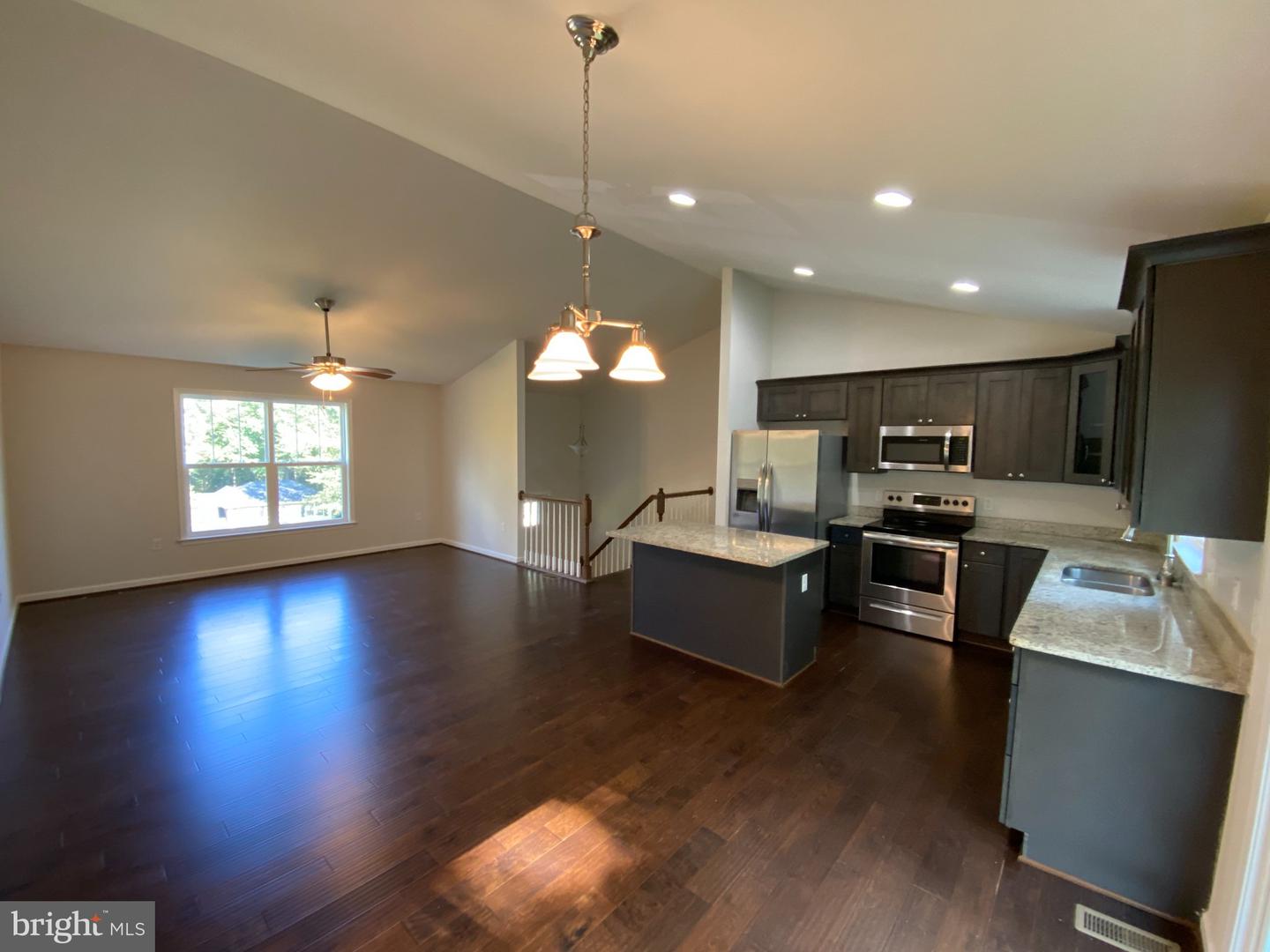6 Howard Cir Property Photo 7