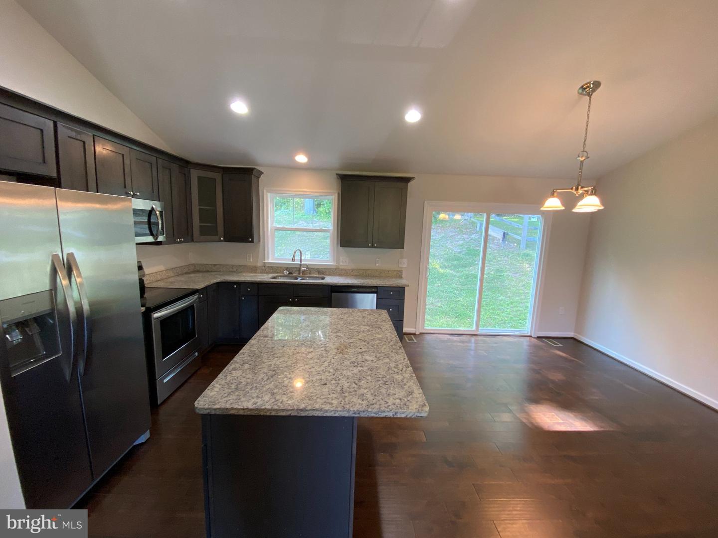 6 Howard Cir Property Photo 9