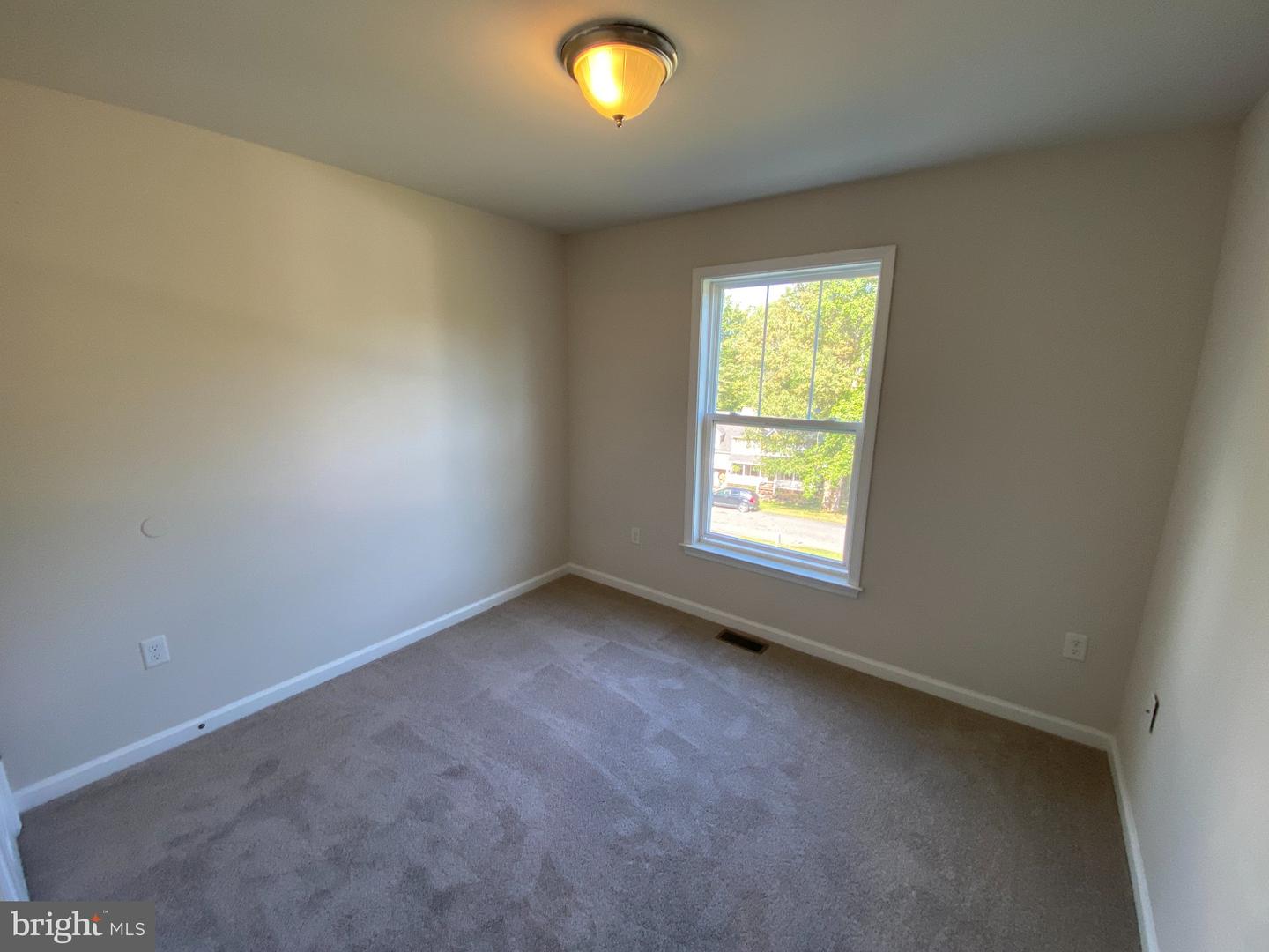 6 Howard Cir Property Photo 13
