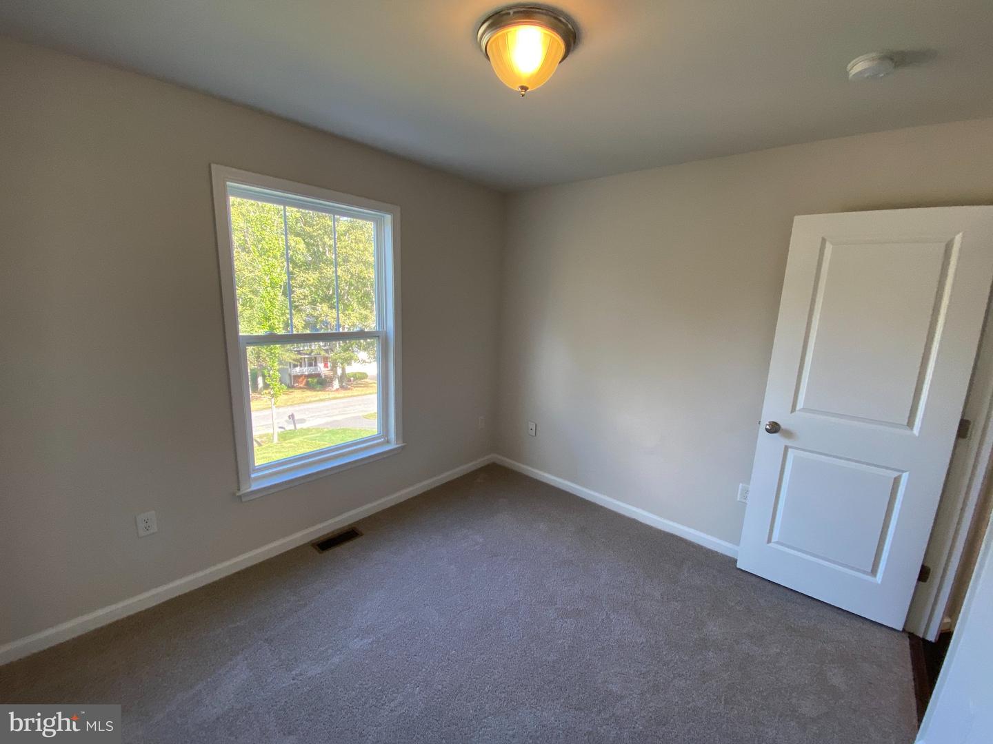6 Howard Cir Property Photo 14