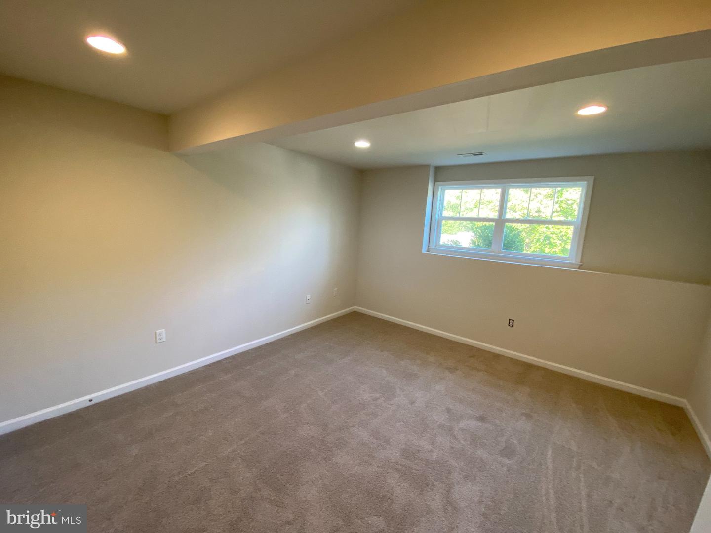 6 Howard Cir Property Photo 28