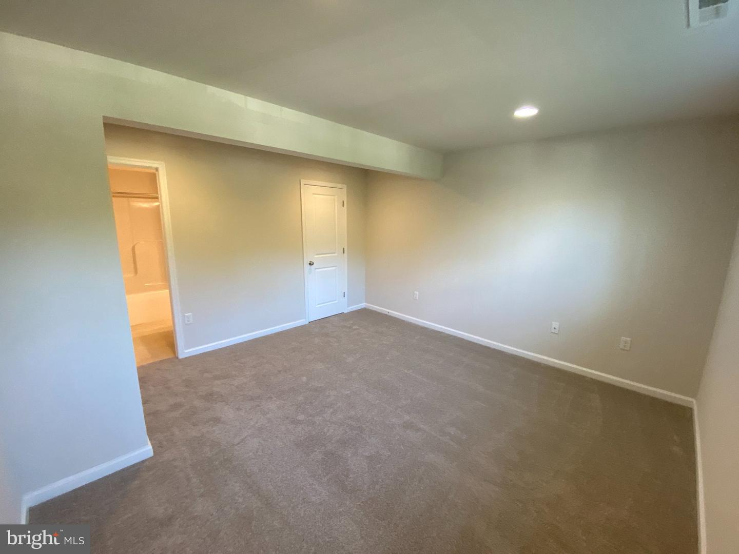 6 Howard Cir Property Photo 29