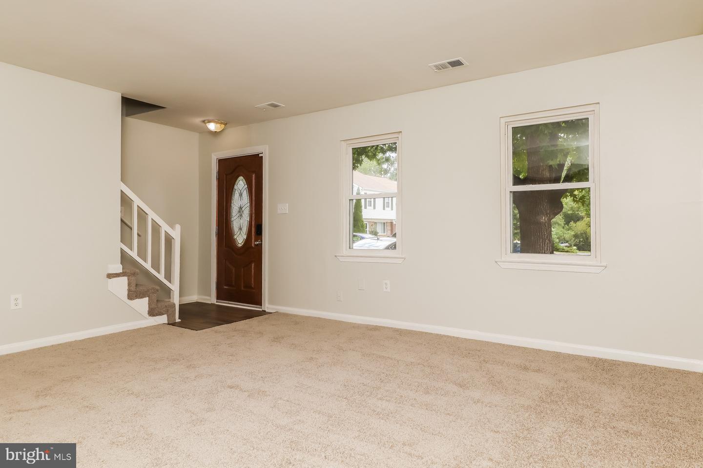 1227 Thomas Jefferson Pl Property Photo 3