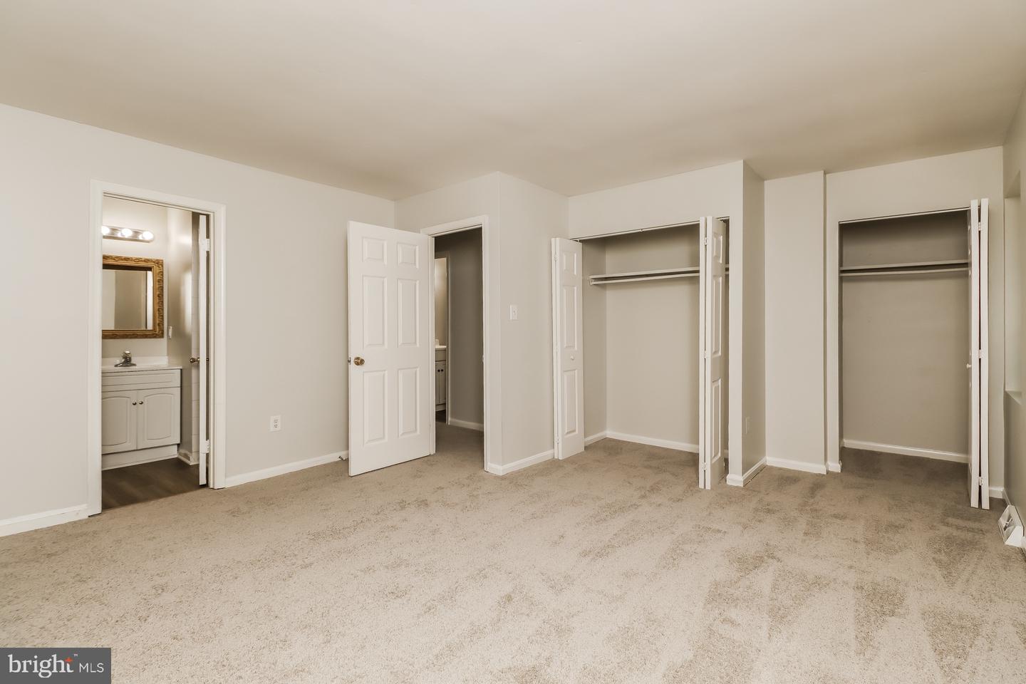 1227 Thomas Jefferson Pl Property Photo 4