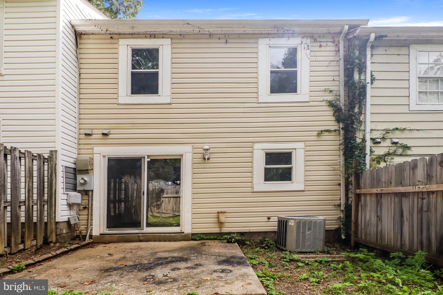 1227 Thomas Jefferson Pl Property Photo 5