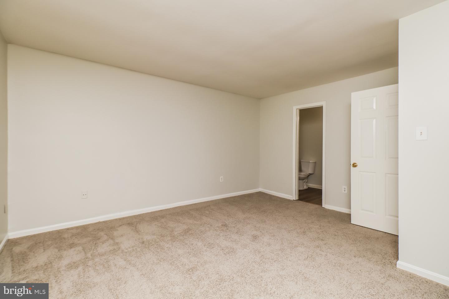 1227 Thomas Jefferson Pl Property Photo 8