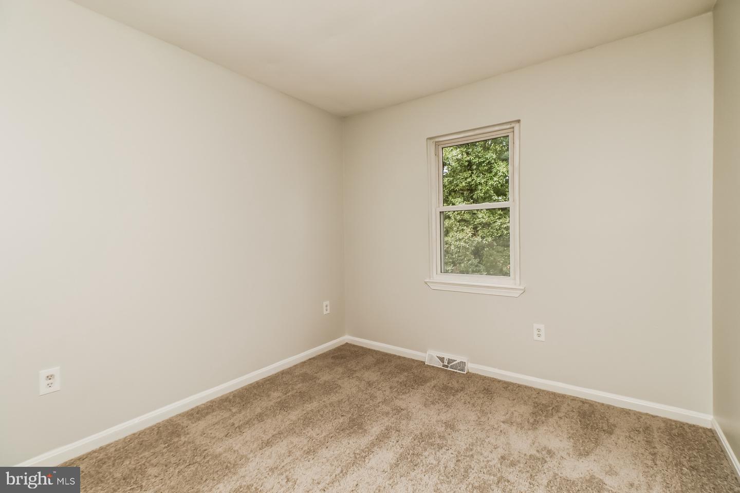 1227 Thomas Jefferson Pl Property Photo 10