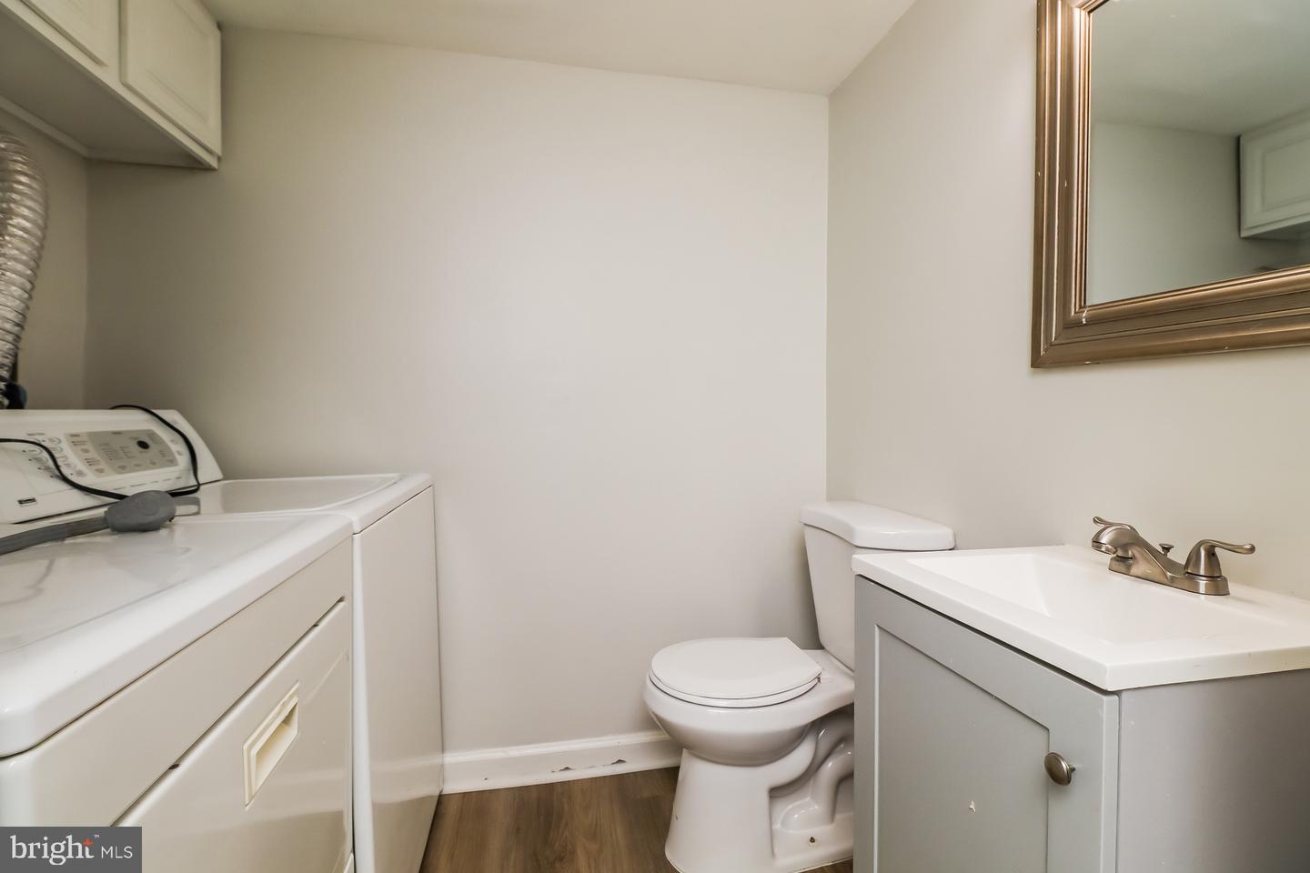 1227 Thomas Jefferson Pl Property Photo 11