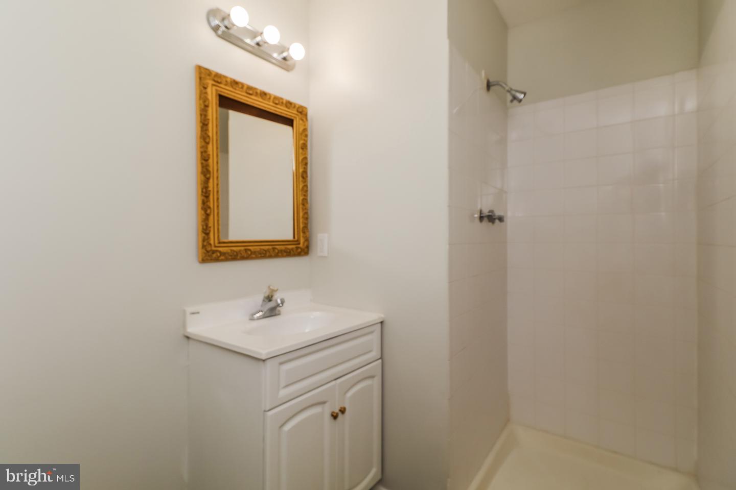 1227 Thomas Jefferson Pl Property Photo 12