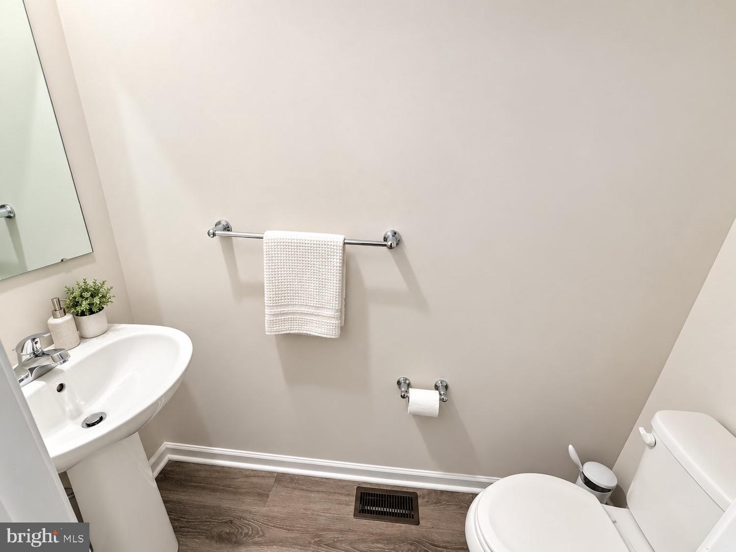 1806 Glenmere Rd Property Photo 6