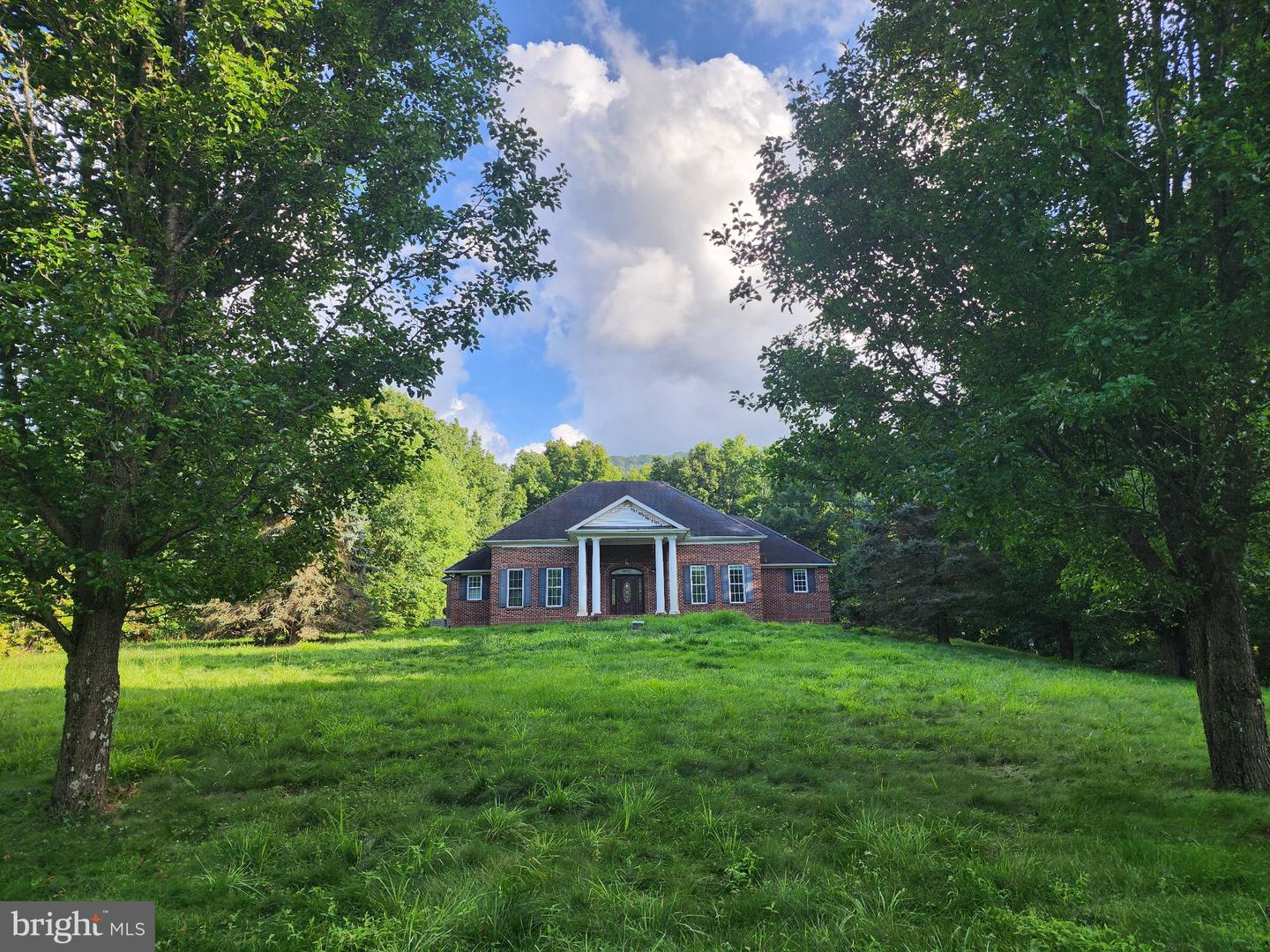 125 Meadowbrook Ln Property Photo 4