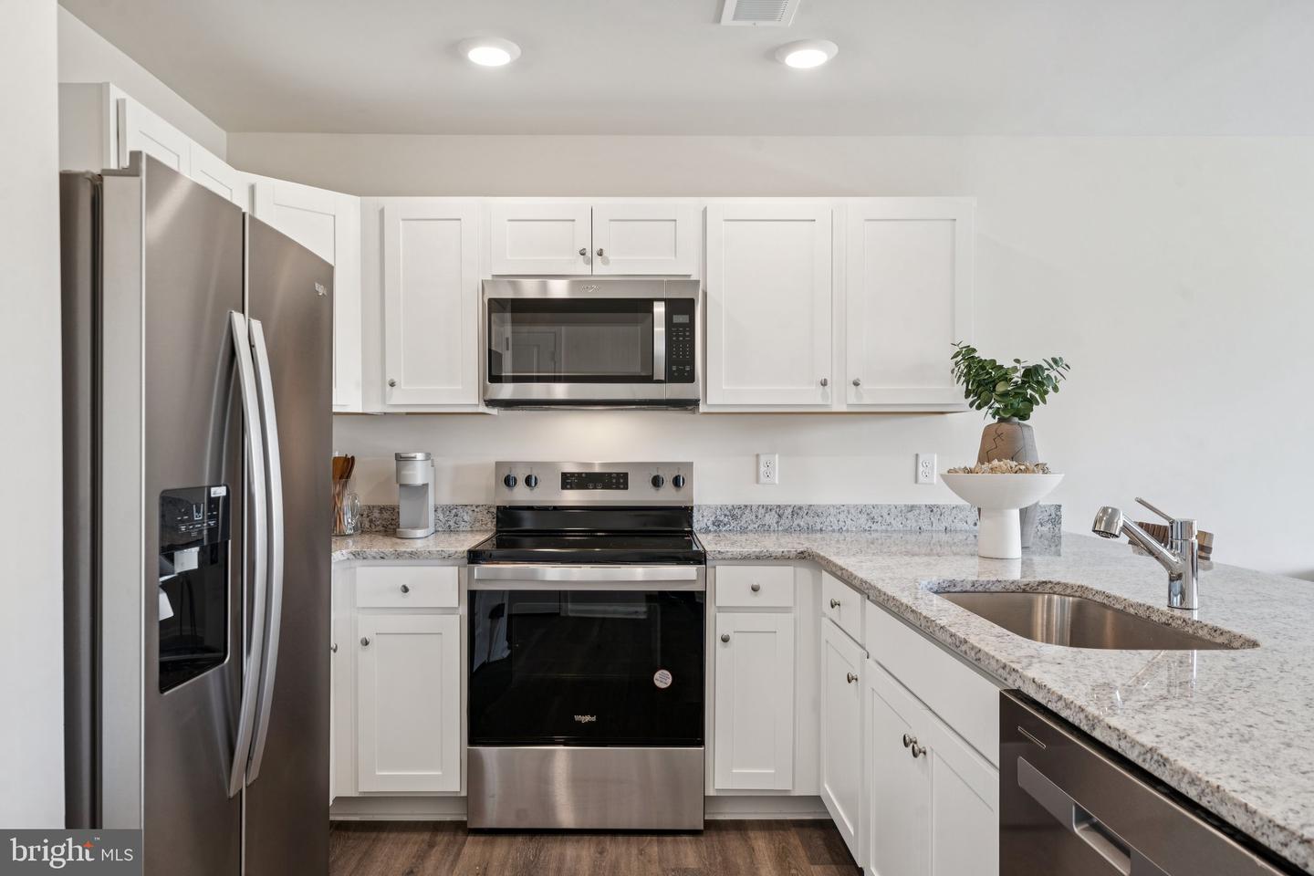 100 Berrets Ln Property Photo 3