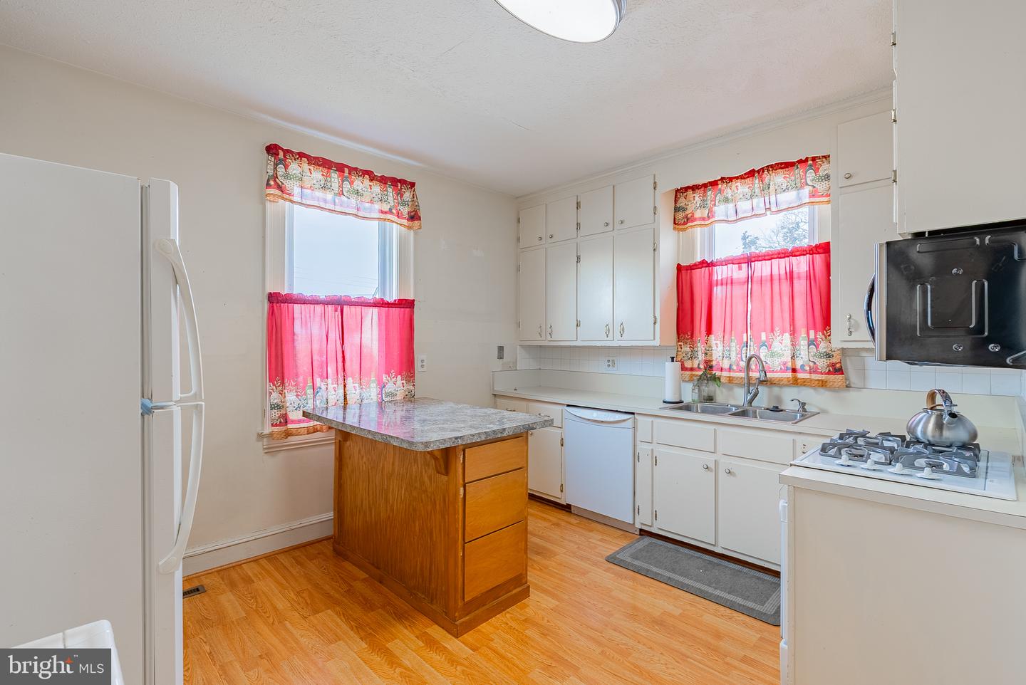 409 8th St Property Photo 17
