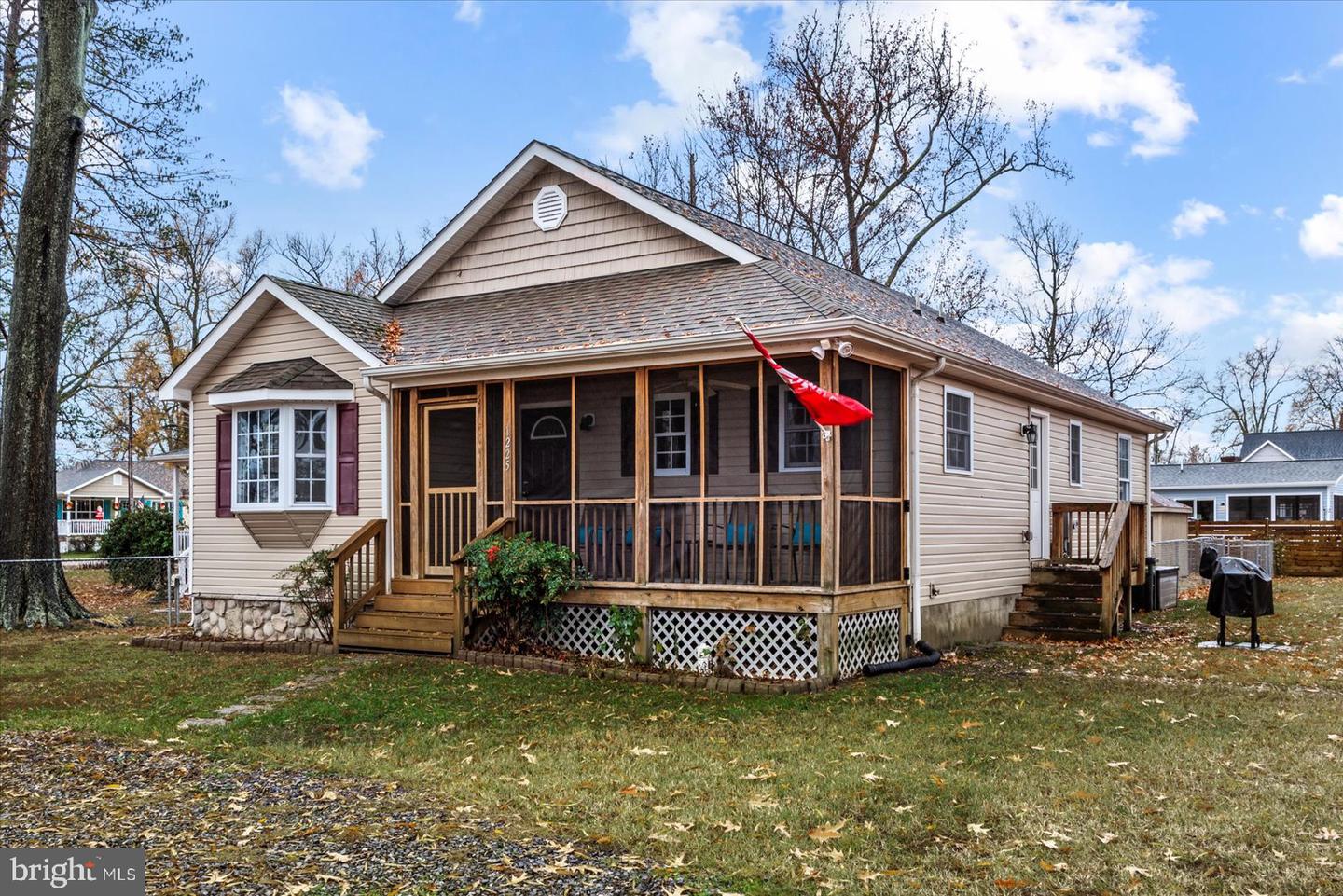 1225 Lossing Ave Property Photo