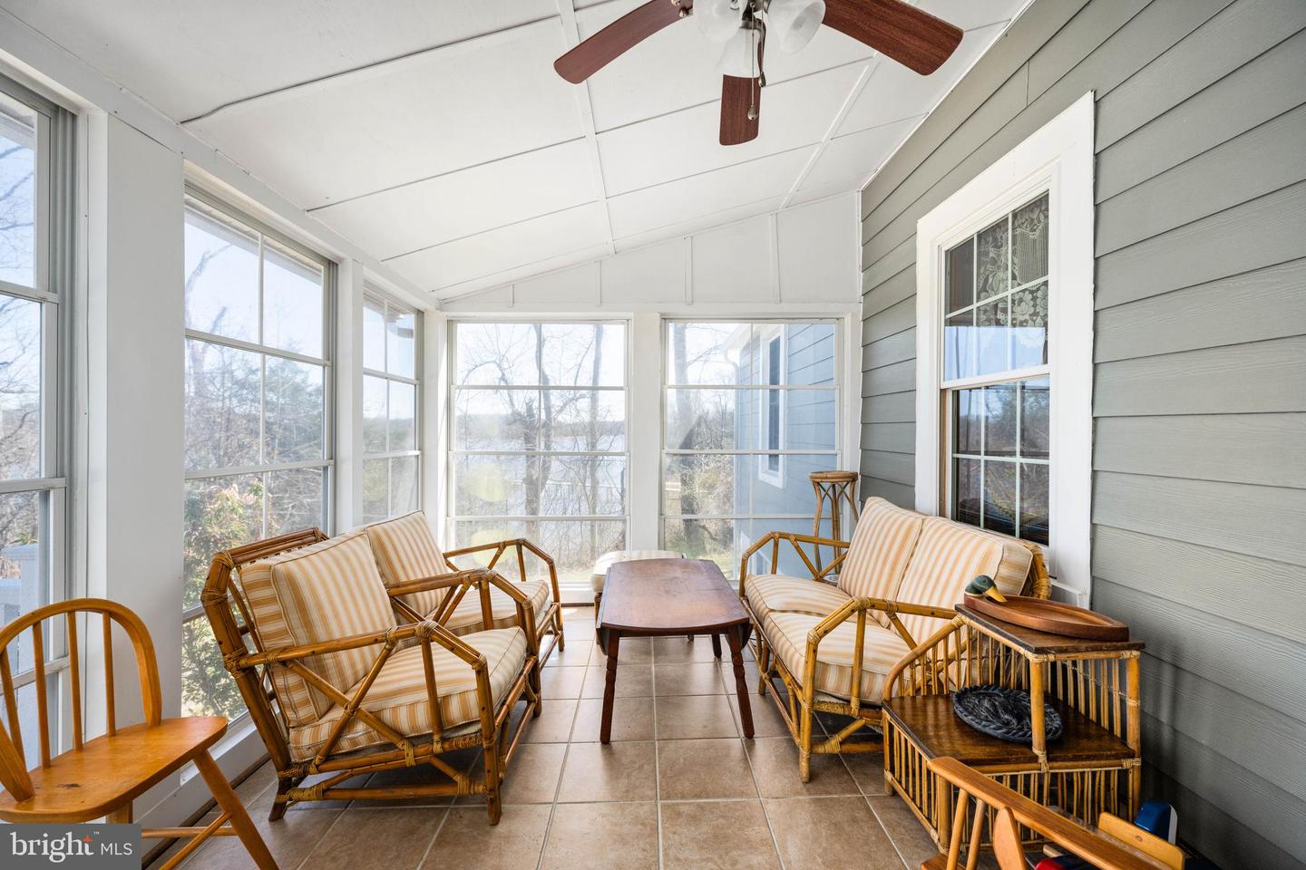 993 Edge Hill Property Photo 4