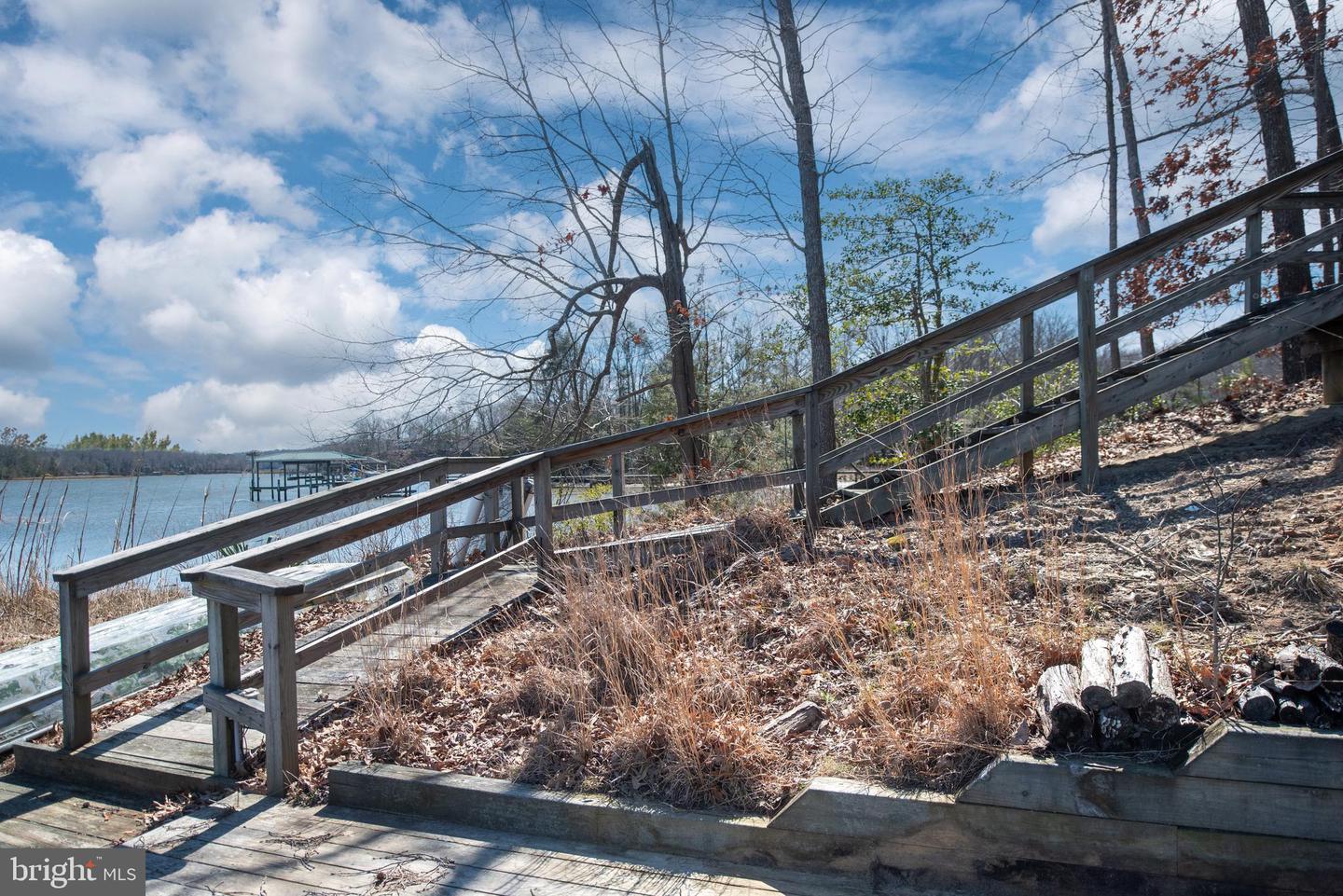 993 Edge Hill Property Photo 16