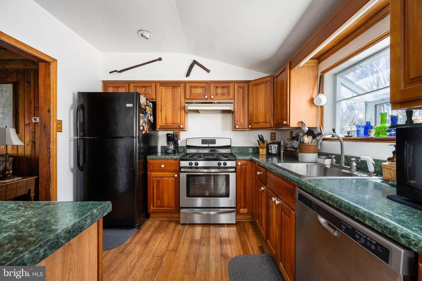 993 Edge Hill Property Photo 30