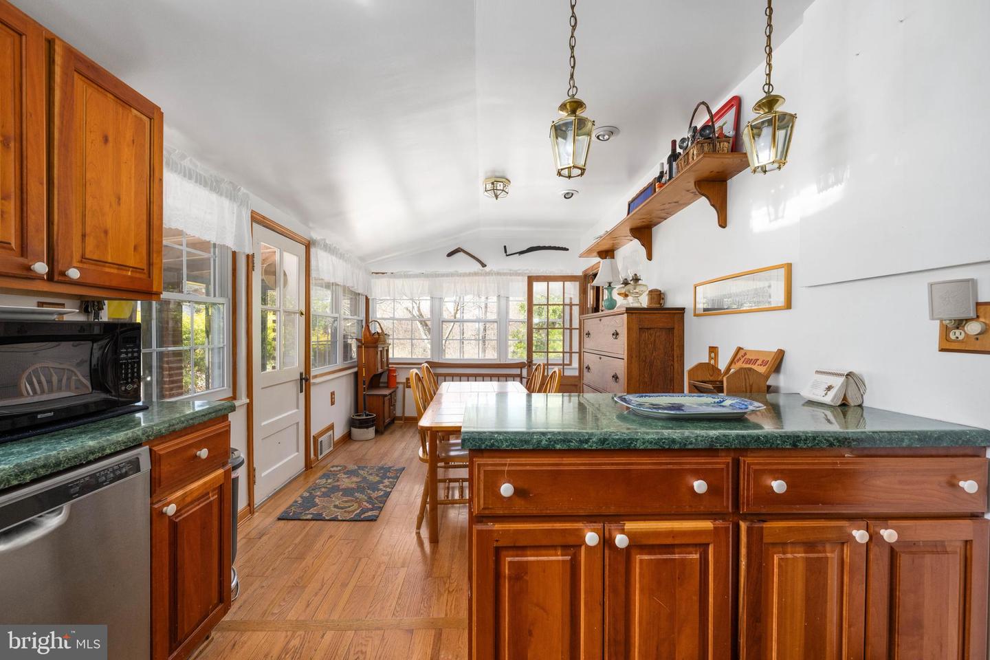 993 Edge Hill Property Photo 31