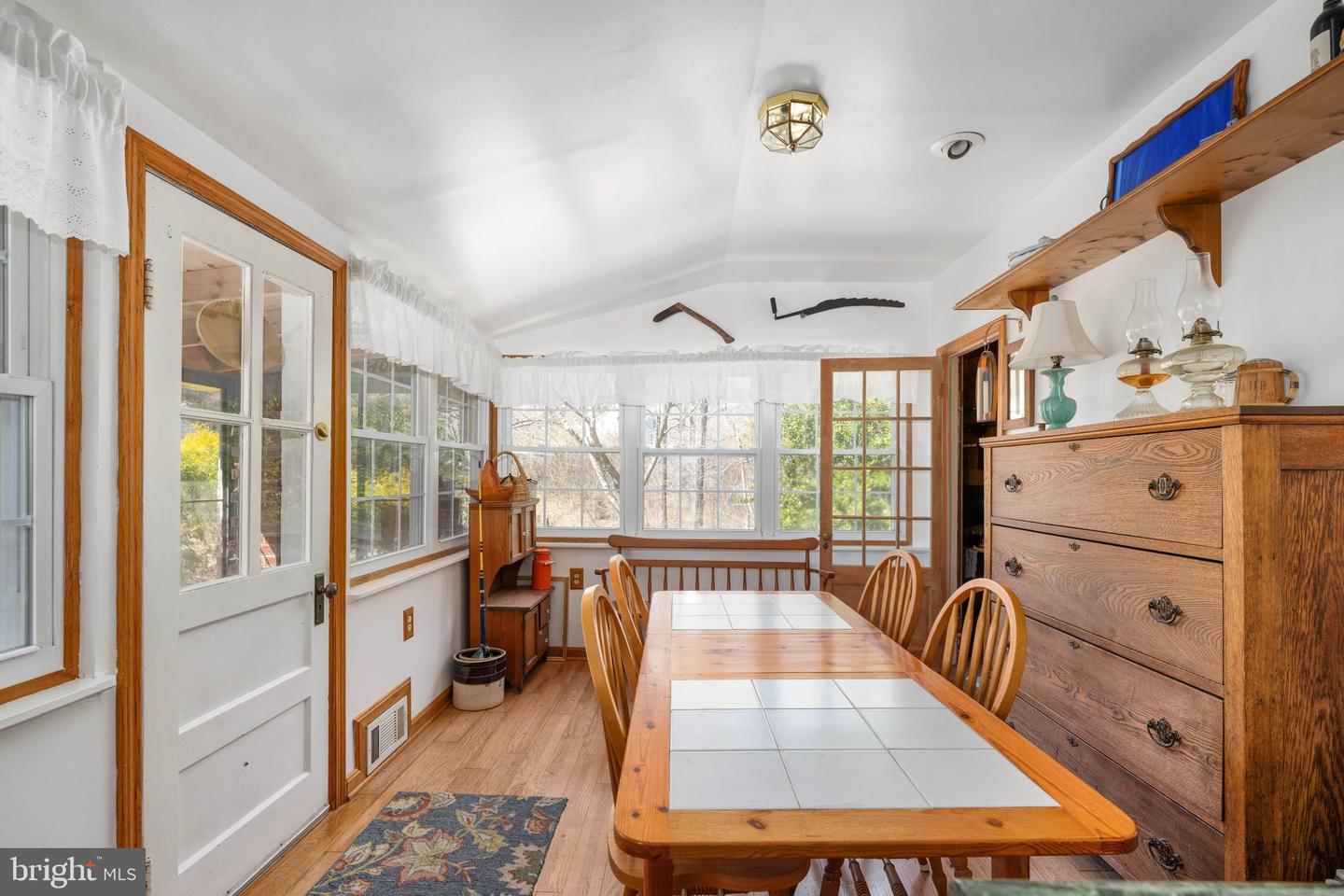 993 Edge Hill Property Photo 32