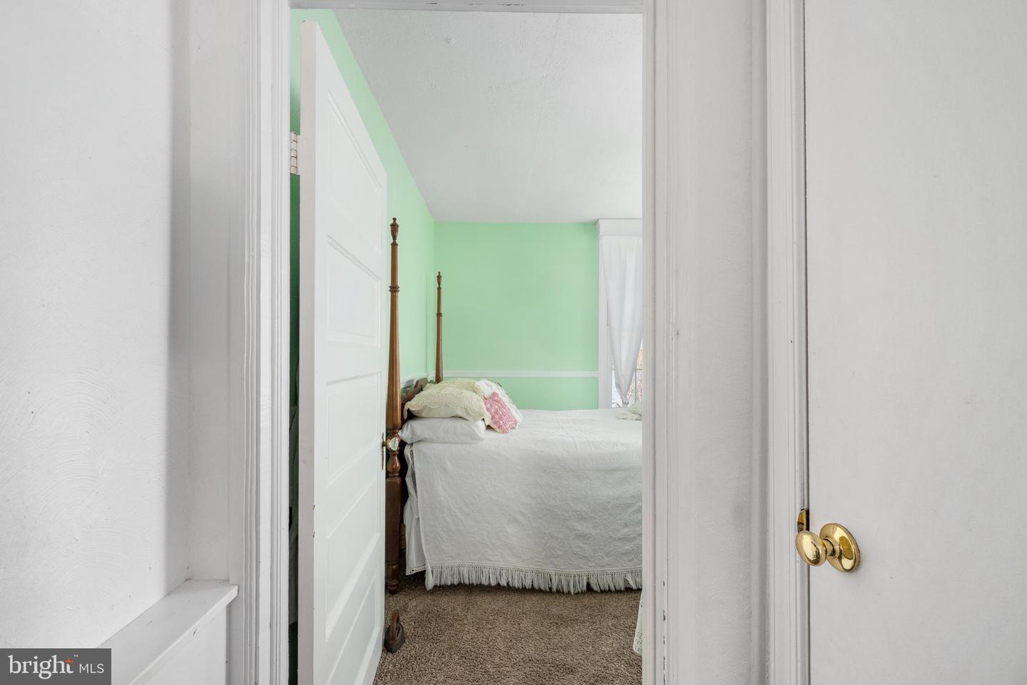 993 Edge Hill Property Photo 36