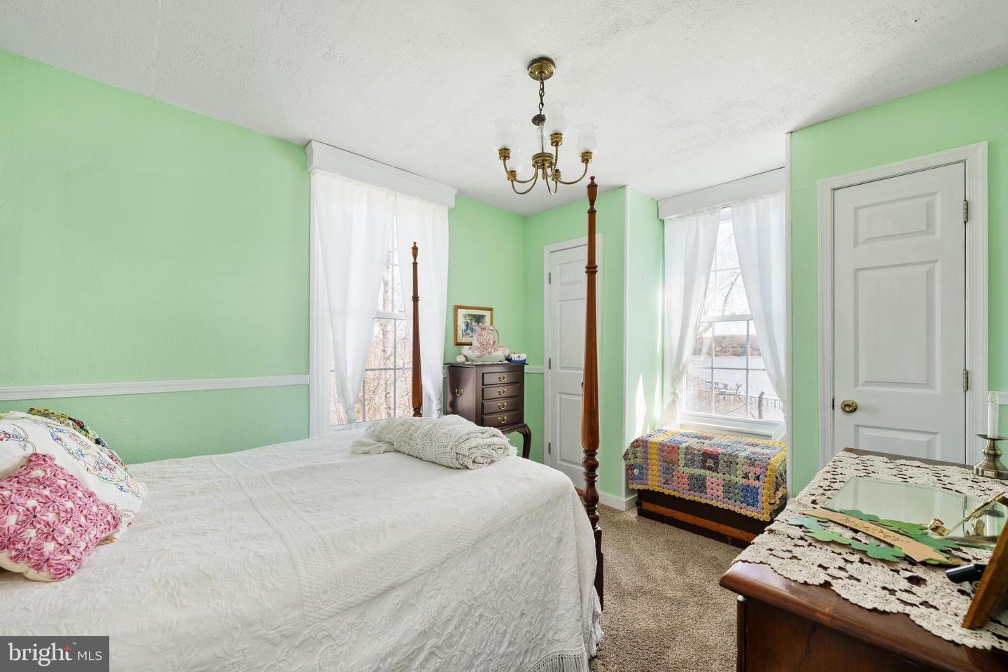 993 Edge Hill Property Photo 37